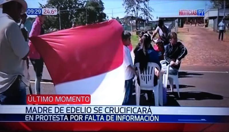 Madre de Edelio se crucifica frente a la FTC