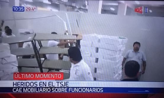 Colapso de estantería deja lesionados en el TSJE