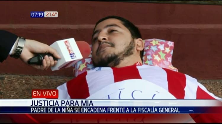 Padre se encadena ante inacción de la Fiscalía