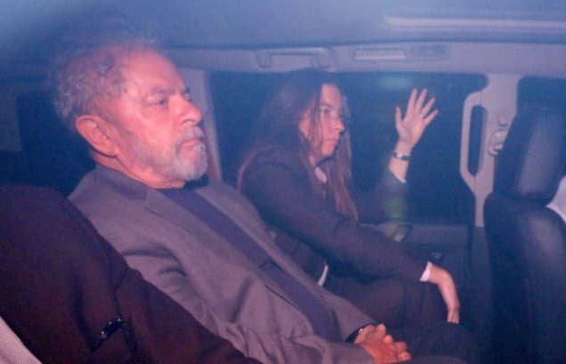 Lula ya está bajo custodia para ser encarcelado