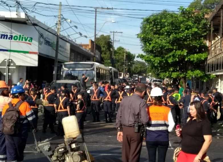 Enfrentamiento y demorados en nuevos trabajos del metrobús