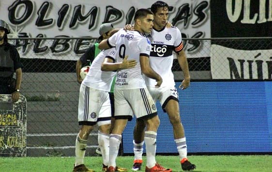 Olimpia vence y está en la punta con un partido menos
