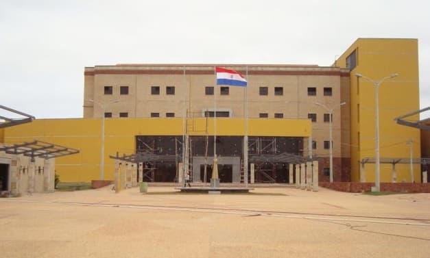 Condenan a seis años de cárcel a docente que abusaba de alumnas