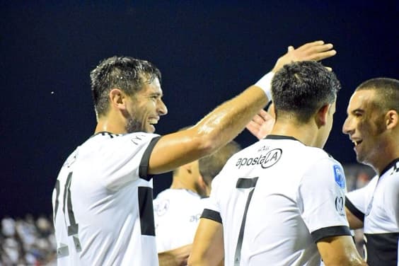 Olimpia vence a ritmo de campeón