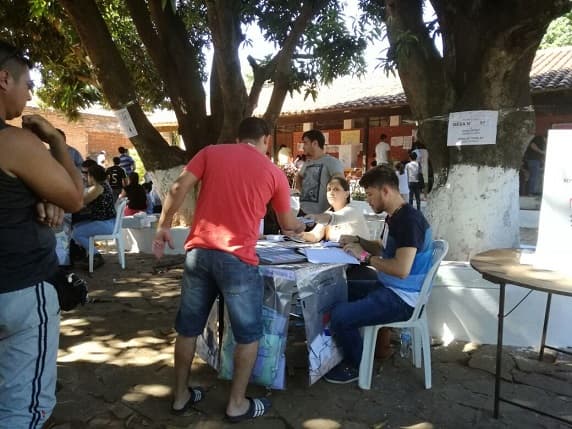 Boca de urna: Diferencia se reduce, pero sigue siendo importante