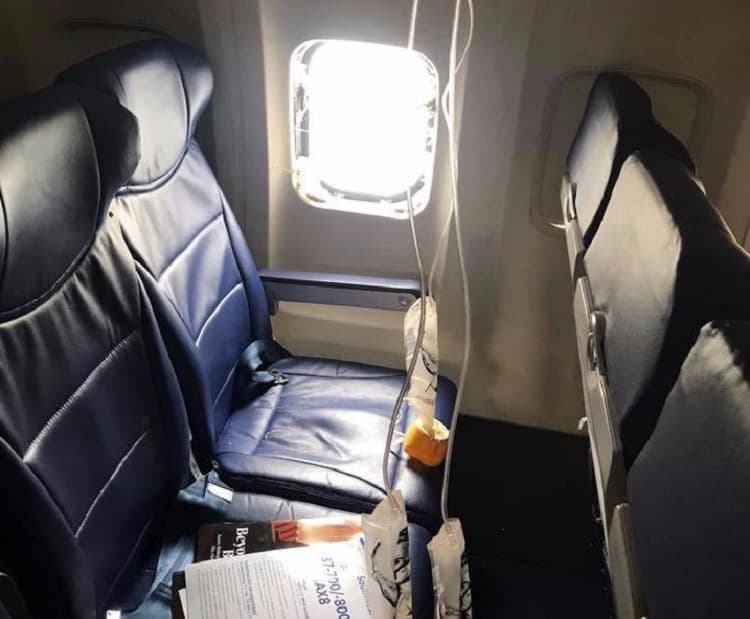 Mujer muere tras explosión en pleno vuelo