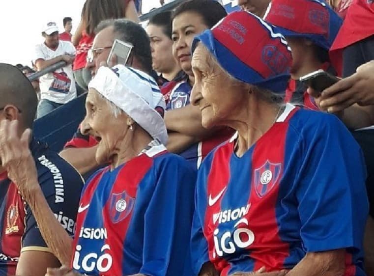 Fieles a su pasión, fanáticas celebraron sus 91 años con la azulgrana