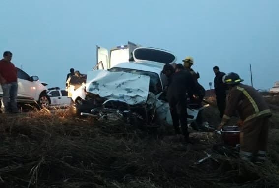 Taxista y acompañante fallecen en accidente