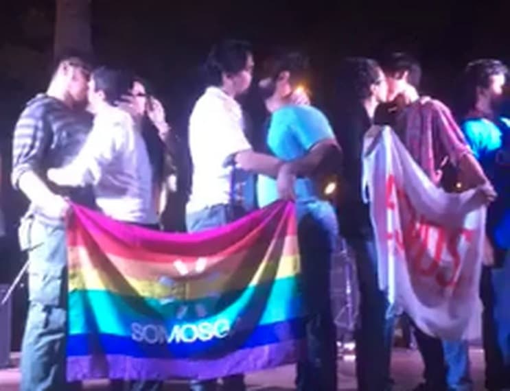 Imputan a activista por exhibicionismo en Besatón