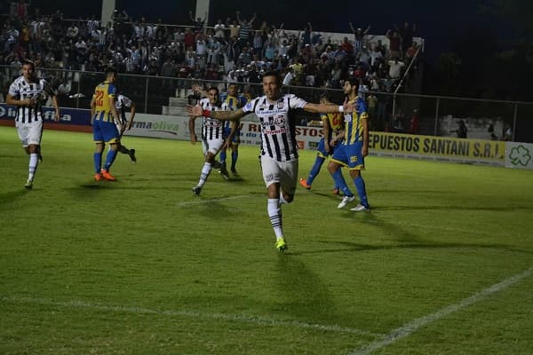 Santaní salva el empate en vibrante partido