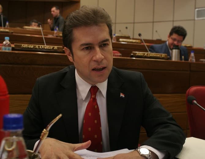 Castiglioni pide permiso para asumir como Canciller