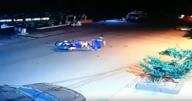 Insólito choque frontal de motociclistas deja un muerto