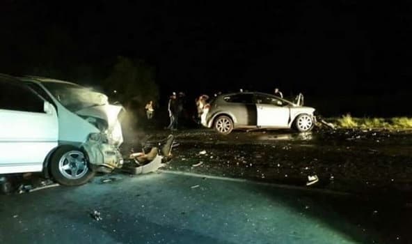 Ecuatoriano muere luego chocar contra vehículo de grupo musical