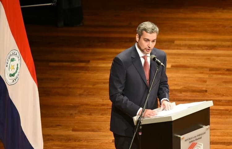 Escrachan a Mario Abdo en medio de discurso de proclamación