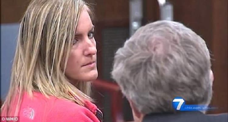 Maestra irá a la cárcel por tener relaciones sexuales con alumno