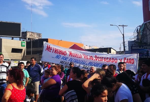 Comerciantes del Mercado 4 paran para rechazar el metrobús