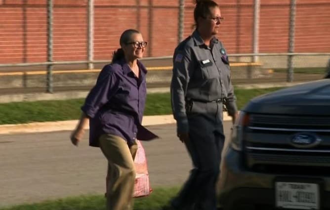 Liberan a mujer que atropelló y mató a su marido infiel