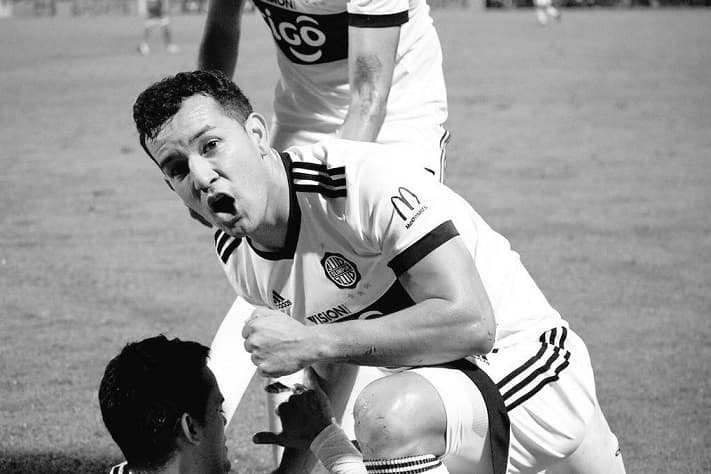 El campeón se presenta en el Defensores