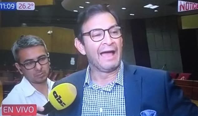 Medios son culpables del fiasco de la renuncia, según senador