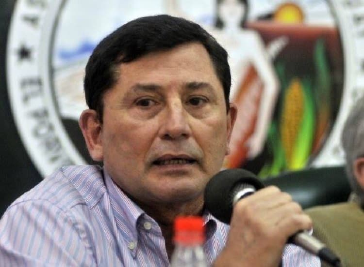 Dueño de frigorífico es un delincuente, asegura Pettengill