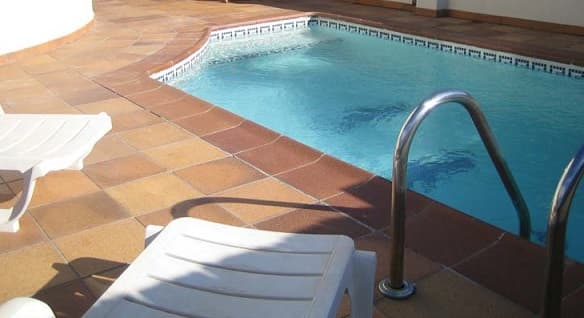 Niño muere ahogado en piscina