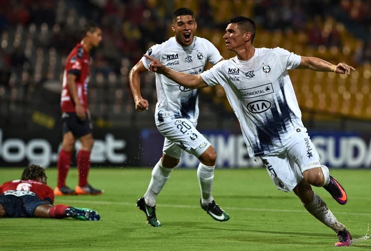 Sufriendo, Sol avanza en la Sudamericana