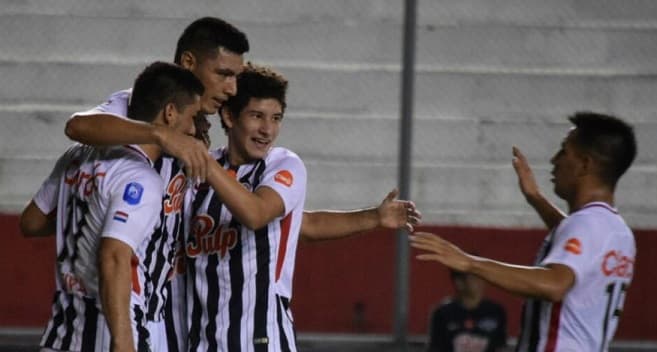 Libertad remontó en su casa