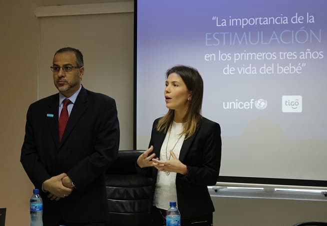 Tigo y Unicef fomentan la estimulación de bebés en sus primeros días
