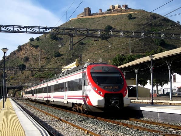 Aprueban proyecto de ley para implementar el tren de cercanía