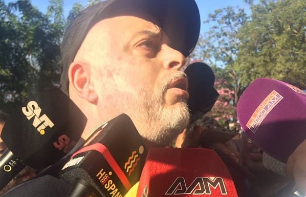 A los golpes ingresa Payo Cubas al Congreso