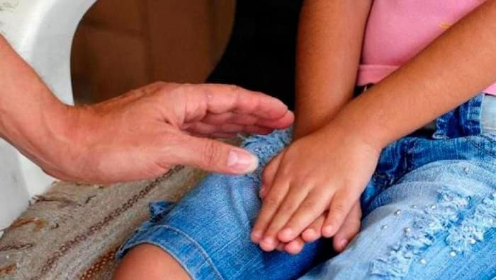 Sentencian por abuso infantil a madre y a padrastro de dos niñas