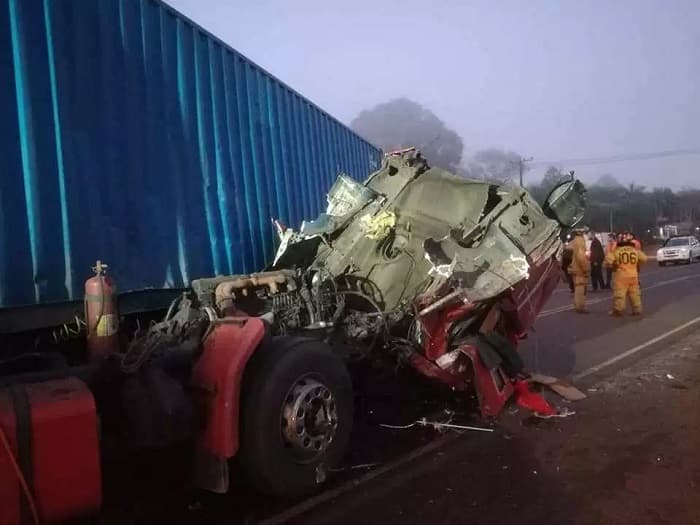 Impactante choque de camiones en ruta 6