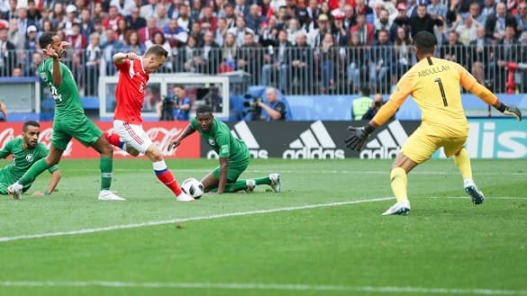 Rusia humilla en la inauguración de su mundial