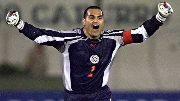Lateral del Barcelona y España elige a Chilavert como su arquero favorito