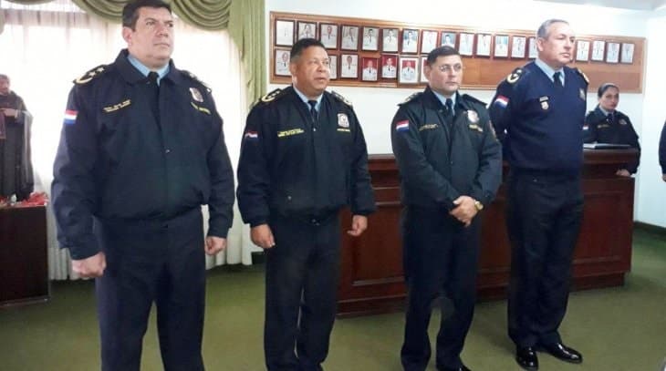 Destituyen a director policial por escándalo de tatuaje