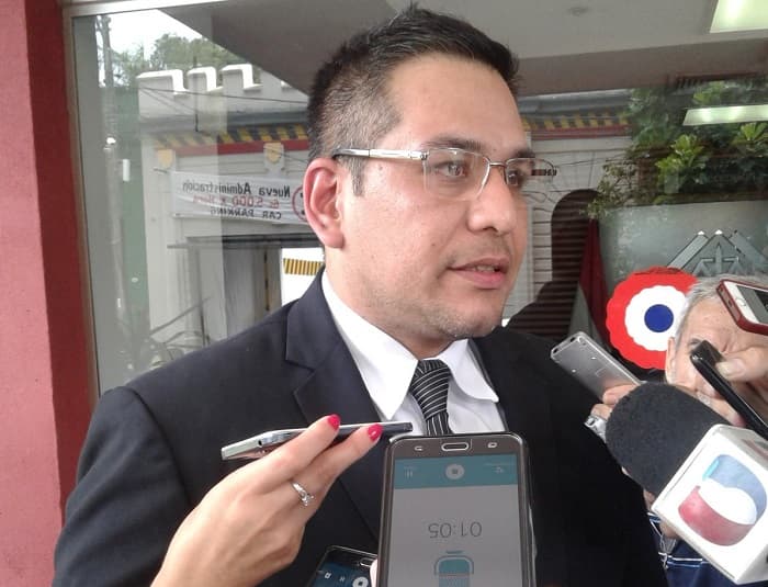 Defensor del Pueblo bromea con golpear niños sin dejar rastros