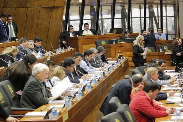 Legisladores podrán jubilarse con solo 10 años de trabajo