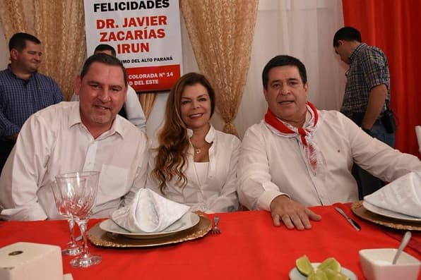 Cartes es asesorado por un “mafioso” y un “experto manipulador”