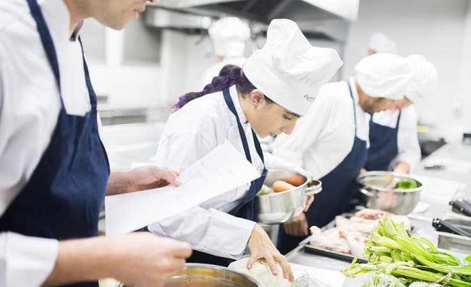 Preparan feria de empleo y capacitación gastronómica