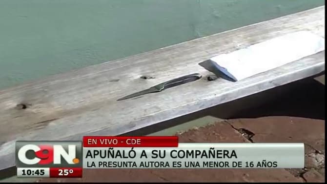 Estudiante apuñala a su compañera en plena clase