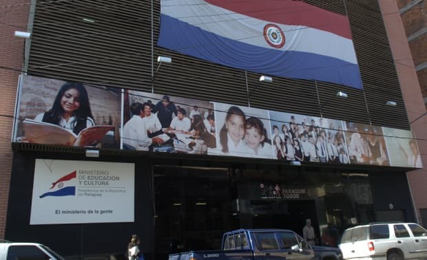 Muertos y preso en el exterior cobran en el MEC, constata averiguación