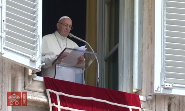 Francisco invita a los jóvenes a vivir como Chiquitunga