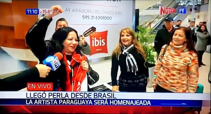 Perla llega y es aclamada antes de su homenaje