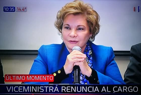 Renuncia criticada viceministra de Tributación