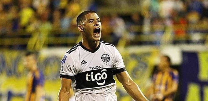 Richard Sánchez firma por Independiente pero seguirá en Olimpia