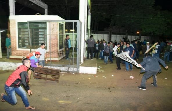 Protesta de agricultores genera incidentes en el Abasto