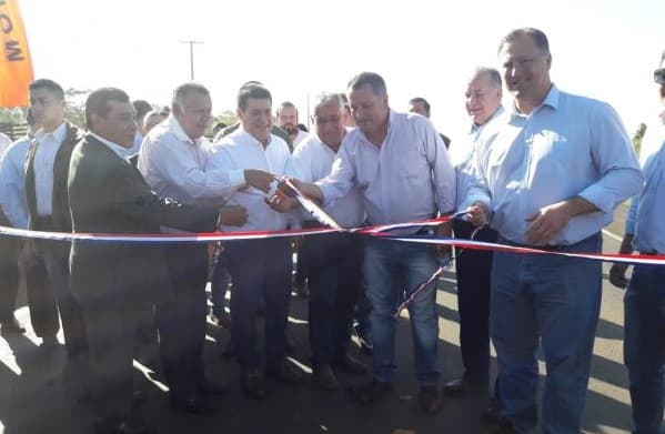 Sin "calor popular", Cartes inauguró ruta