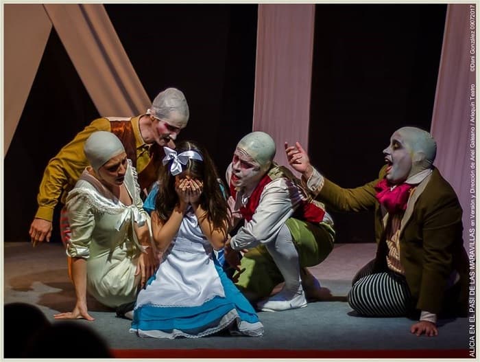 Alicia en el País de las Maravillas divertirá a la familia en vacaciones