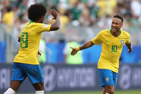 Neymar ubica a Brasil en cuartos de final
