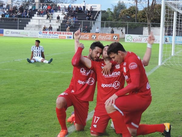 3 de Febrero triunfa de visita